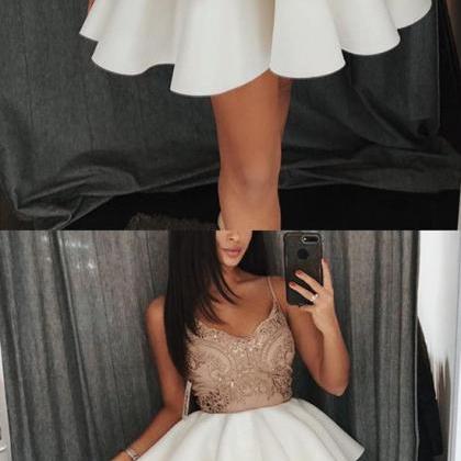 Champagne Lace Appliques V-neck Ruffles Homecoming..