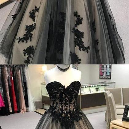 Black Lace Embroidery Sweetheart Tulle Ball Gowns..