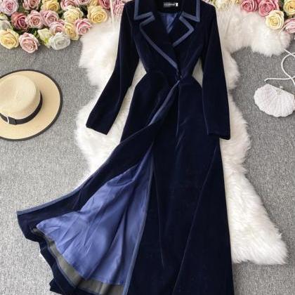 Elegant velvet long coat