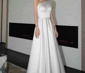Beautiful	A-line One Shoulder Sleeveless Rhinestone Satin train white Long Prom Dress main image 1