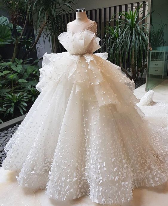 White Long Wedding Dress Lace Appliques Wedding Gowns M517
