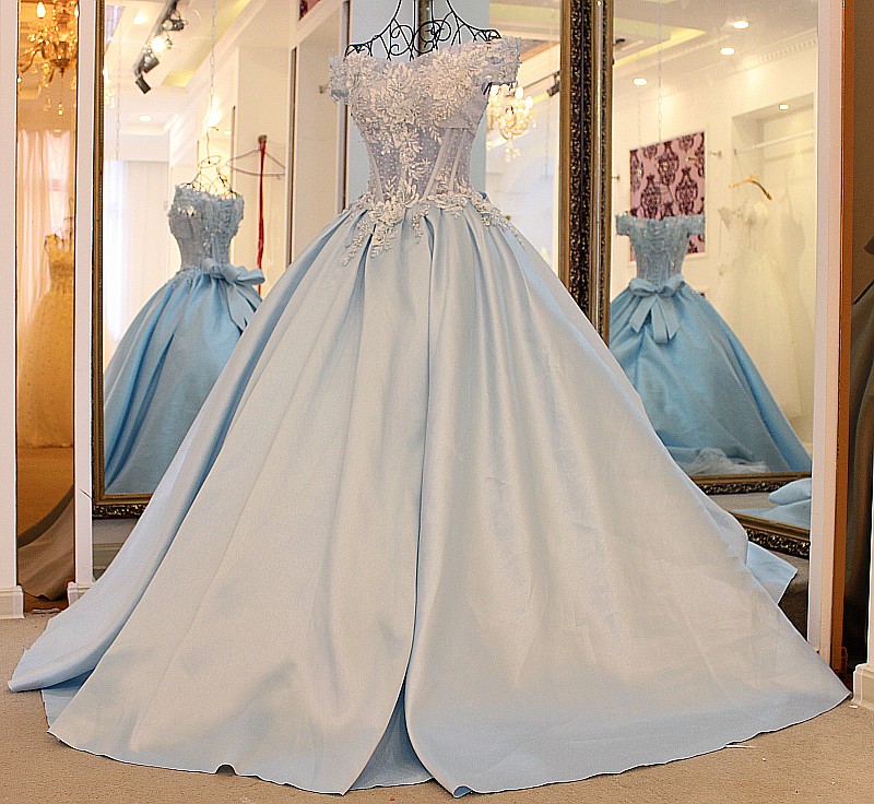 Baby Blue Ball Gown Tulle Prom Dresses Off The Shoulder Handmade Flowers Appliques Lace Evening Dress Party Gowns M3219