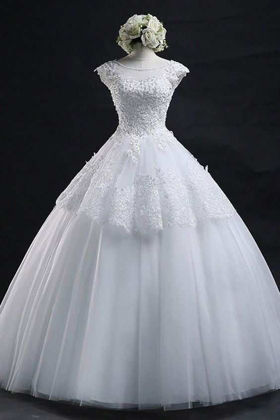 Scoop Long Lace-up Tulle Wedding Dress Ball Gown With Appliques