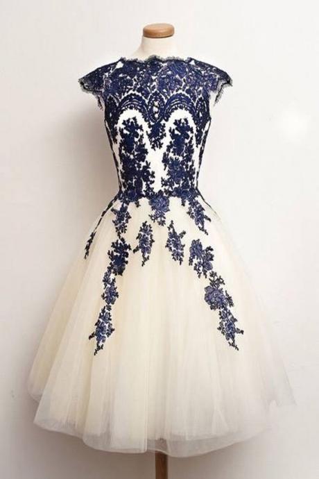 Vintage Scalloped-edge Knee-length White Homecoming Dress With Navy Blue Appliques, Prom Dresses