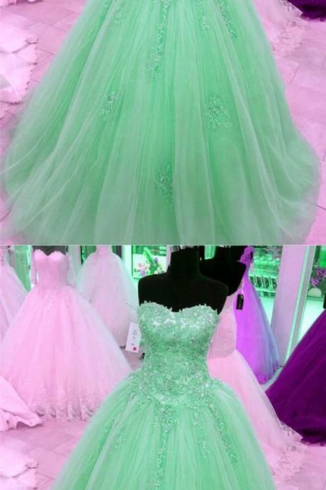 Stylish Lace Embroidery Sweetheart Tulle Ball Gowns Quinceanera Dresses M5477