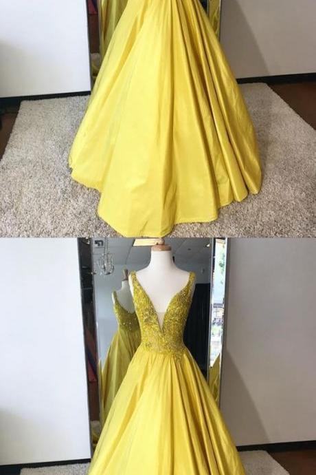 Glamorous A-line V-neck Sleeveless Yellow Long Prom/evening Dress With Appliques M6353