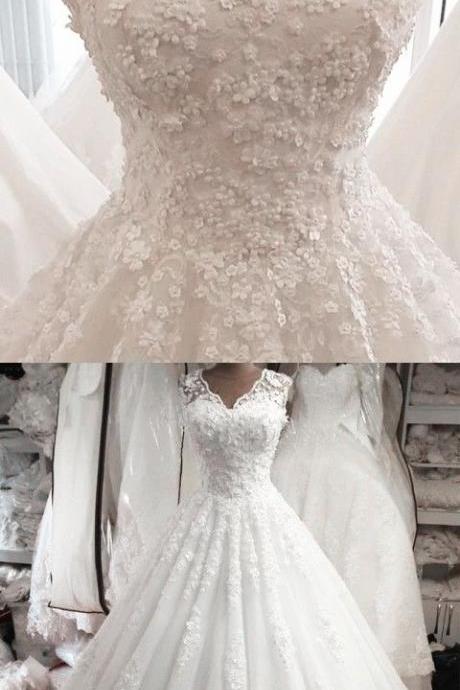 Vintage Lace Cap Sleeves Ball Gown V-neck Wedding Dress For Bride M7631