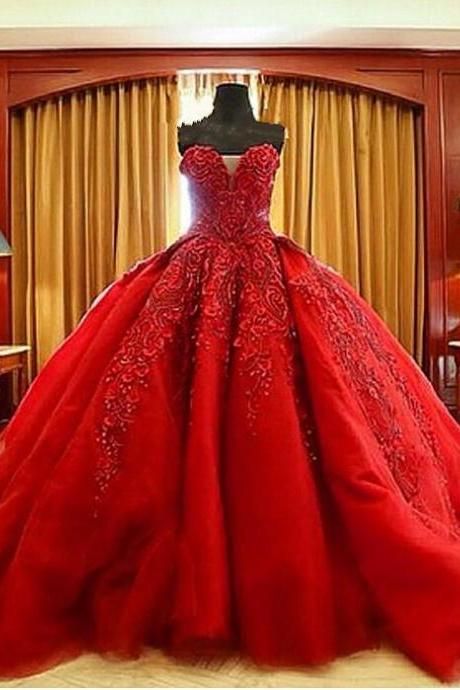 Red Lace Appliqués Sweetheart Floor Length Tulle Wedding Gown Featuring Chapel Train M1473