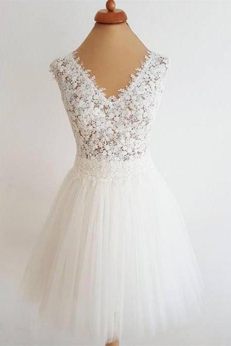 Floral Lace Appliqués Plunge V Sleeveless Short Tulle Homecoming Dress