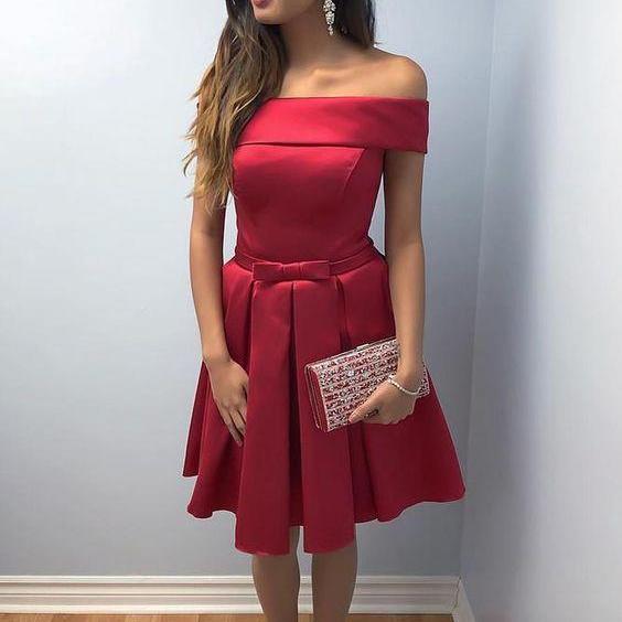 Red Off the Shoulder Knee Length Tulle Homecoming Dresses with Lace UQ1887